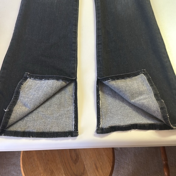 Good American Classic High Rise Split Hem Flare Jeans - Picture 9 of 11